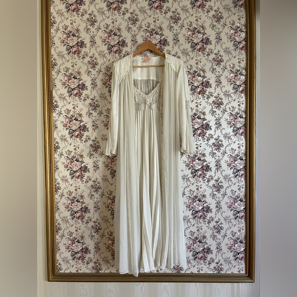 Vintage F Cera Hilroz wedding nightgown and robe set.